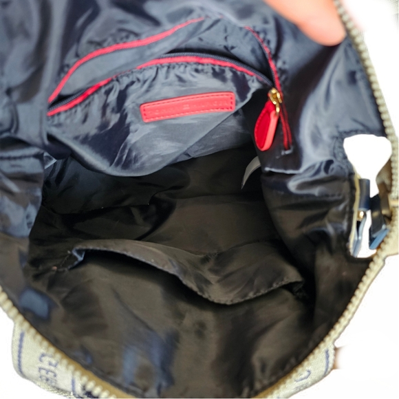 Tommy Hilfiger Cream and Blue Crossbody Bag with Modern Design - Picture 5 of 11